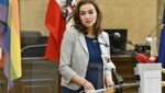 Justizministerin Alma Zadic (Grüne) entschuldigte sich am Montag für die strafrechtliche Verfolgung homosexueller Menschen in Österreich. (Bild: APA/HANS PUNZ)