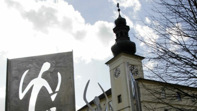 Das Kurhaus Bad Mühllacken schließt für traditionelle Kurgäste, bleibt als „spirituelles Zentrum“ erhalten. (Bild: Markus Schütz)