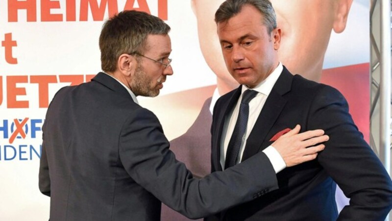 Kickl (li.) beerbt einen abgekämpften Norbert Hofer. (Archivbild 2016) (Bild: APA/HELMUT FOHRINGER)