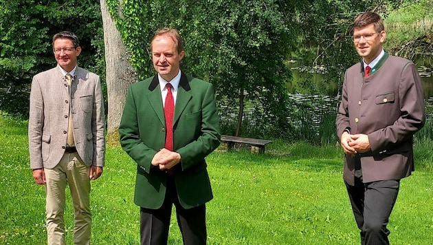 Von links nach rechts: Der neue Landwirtschaftskammer-Präsident Siegfried Huber, der heute zurückgetretene Präsident Johann Mößler und ÖVP-LR Martin Gruber. (Bild: Fritz Kimeswenger)