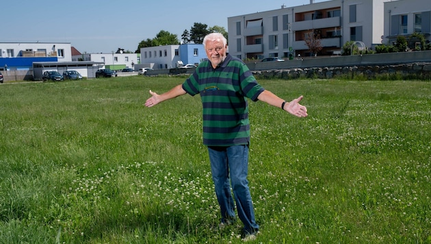 Dietrich Raidl will die Grünfläche für die Nachbarskinder erhalten (Bild: Imre Antal)