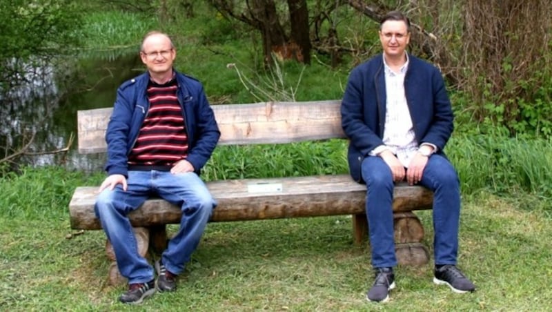 Michalek vom Naturschutzbund Burgenland (links) mit Bürgermeister Novoszel. (Bild: Gemeinde Neuberg)