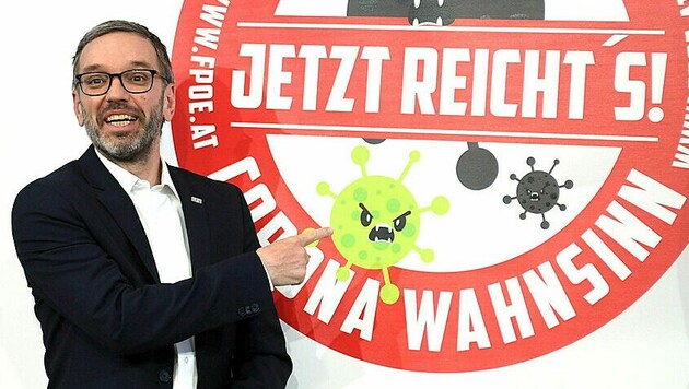 FPÖ-Generalsekretär Michael Schnedlitz (re.) sieht die FPÖ unter Herbert Kickl klar im Aufwärtstrend. (Archivbild) (Bild: APA/Helmut Fohringer)