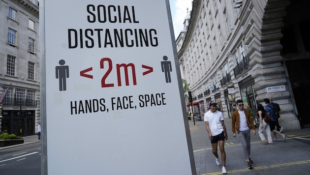 Social Distancing ist in Großbritannien weiterhin eine wichtige Maßnahme gegen die Verbreitung des Coronavirus. (Bild: AFP)
