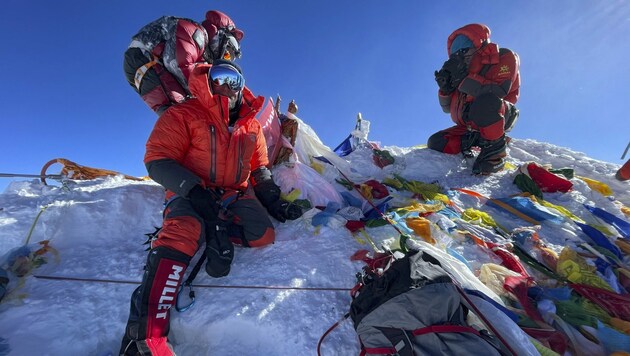 Diese Bergsteiger haben ihr Ziel erreicht. (Bild: Lakpa SHERPA / AFP)