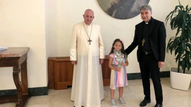Noemi Staiano zu Besuch bei Papst Franziskus (Bild: facebook.com/Tania_E)