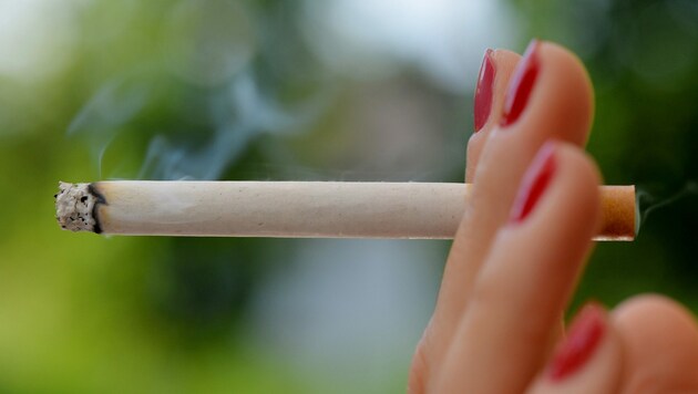 Rauchen kann nach Operationen die Heilung stark beeinträchtigen (Bild: Frank May / dpa Picture Alliance / picturedesk.com)