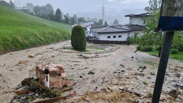 Überflutung am Oberndorfer "Rißberg" (Bild: zoom.tirol)