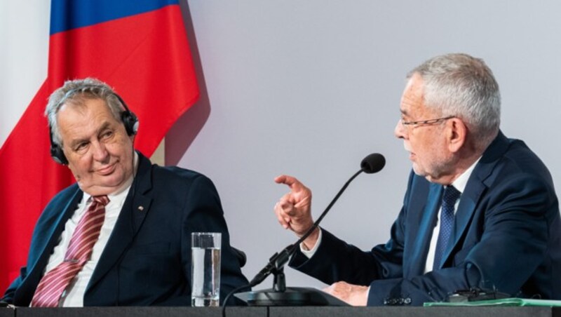 Van der Bellen (re.) und Zeman sprachen über die schwierigen Beziehungen zu Russland. (Bild: APA/GEORG HOCHMUTH)