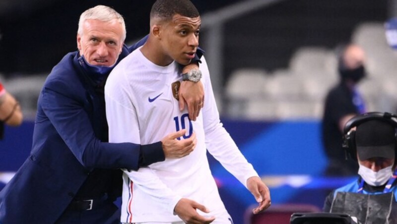 Teamchef Didier Deschamps (li.) und Kylian Mbappe (Bild: APA/AFP/FRANCK FIFE)