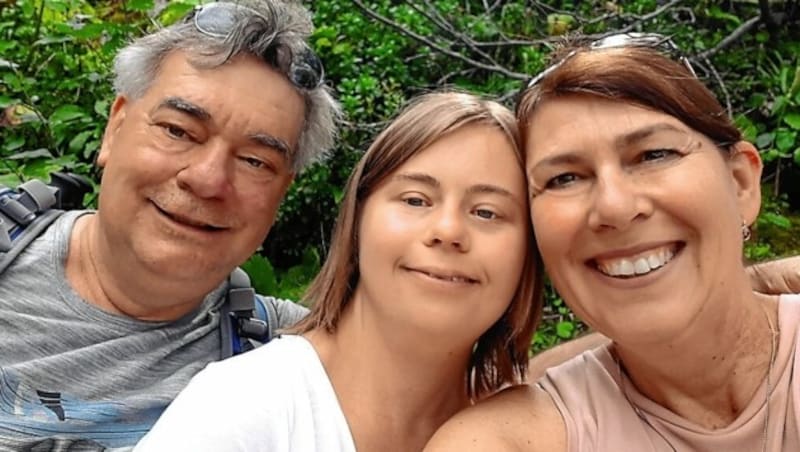 Selfie: Miriam mit ihrer Mama und Werner Kogler (Bild: zVg)