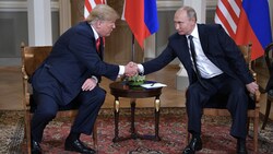 Trump traf den russischen Präsidenten 2018 in Helsinki. Für seine zu vertrauliche Haltung zu Putin steckte er viel Kritik ein. (Bild: APA/AFP/Sputnik/Alexey NIKOLSKY)