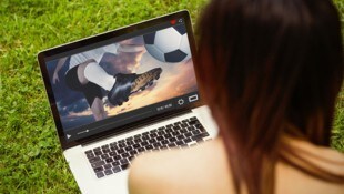 Illegales Sport-Streaming ist besonders unter Jugendlichen auf dem Vormarsch. (Bild: stock.adobe.com)