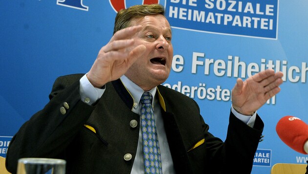 Asyl-Landesrat Gottfried Waldhäusl fordert die Schließung der Grenzen. (Bild: APA/HERBERT PFARRHOFER)