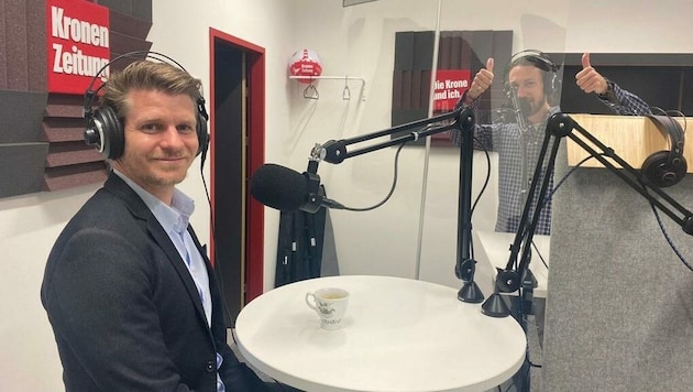 Siemens-Experte Patrick Schliefnig und „Krone“-Podcaster Peter Kleinrath bei der Podcast-Aufnahme. (Bild: Kleinrath)