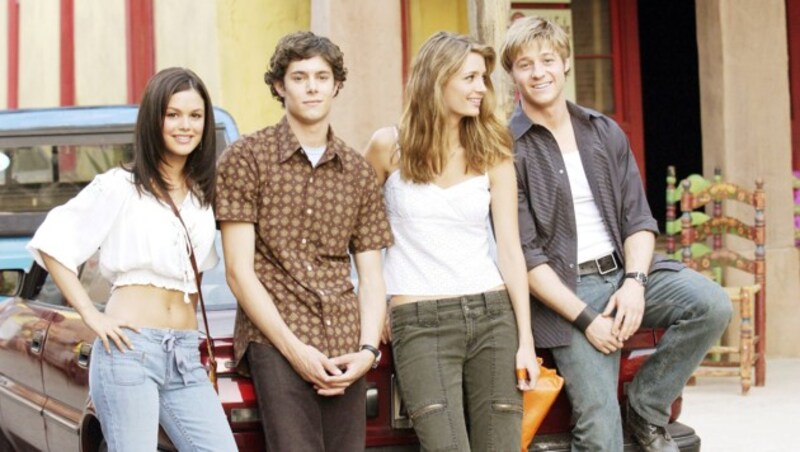 Rachel Bilson, Adam Brody, Mischa Barton und Benjamin McKenzie waren die Stars der Teenie-Serie „O.C., California“. (Bild: Everett Collection / picturedesk.com)