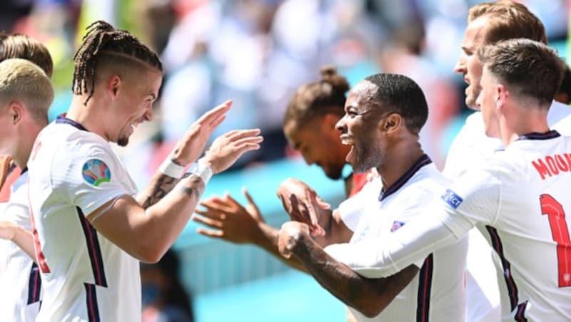 Raheem Sterling mit Kalvin Phillips (Bild: AFP or licensors)