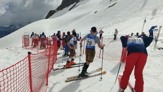 Beim „2. Arlberger Sommer Schnee Ski-Rennen“ stand der Spaß und das Beisammensein im Vordergrund. (Bild: Peter Weihs/Kronenzeitung)