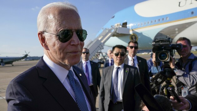 US-Präsident Joe Biden auf seinem Weg von Großbritannien nach Brüssel zum NATO-Gipfel (Bild: Associated Press)