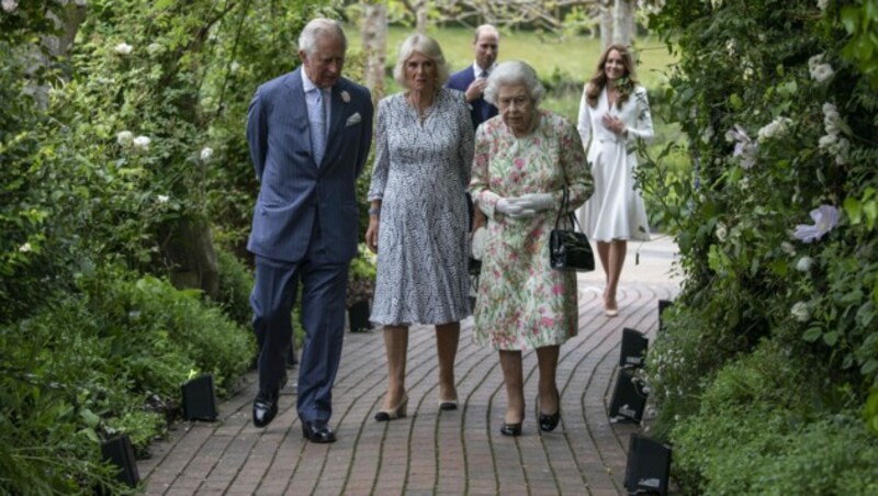 Queen Elizabeth II., Prinz Charles, Herzogin Camilla, Prinz William und Herzogin Kate beim G7-Gipfel in Cornwall (Bild: Jack Hill / PA / picturedesk.com)