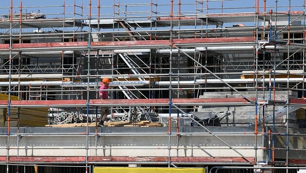 Vor allem die Verantwortlichen im Hochbau und Baunebengewerbe haben zu kämpfen. (Bild: P. Huber)