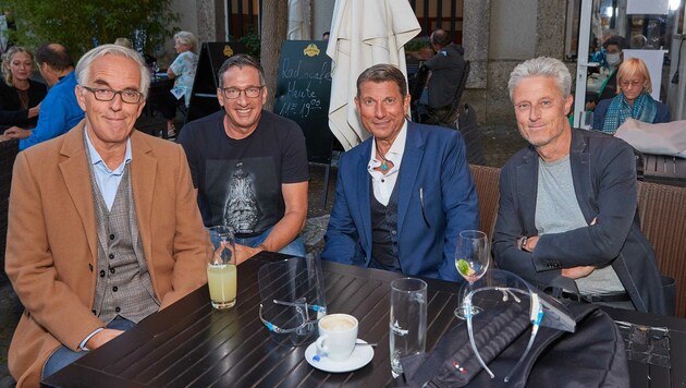 40 Jahre Hektiker: Werner Sobotka, Viktor Gernot, Wolfgang Fifi Pissecker und Florian Scheuba (Bild links, von links). (Bild: Starpix/ Alexander TUMA)