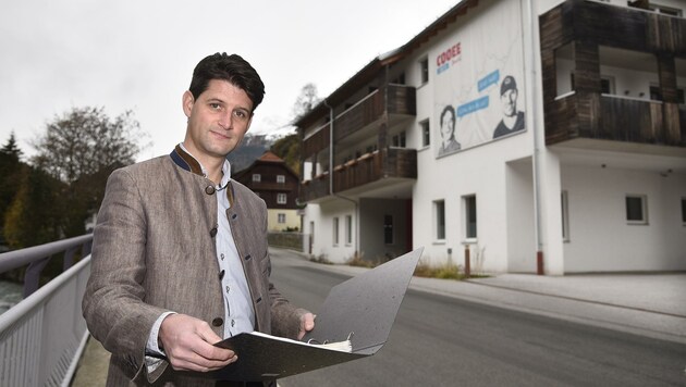 Ortschef Thomas Kößler hofft auf einen Käufer, der sich mit der Region identifizieren kann (Bild: Holitzky Roland)