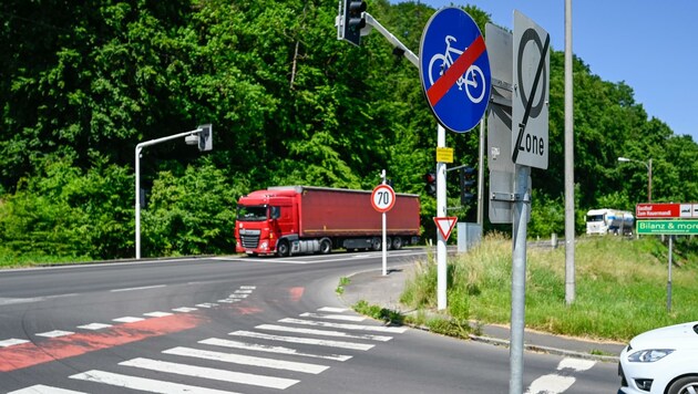 Der Radweg von Ebelsberg nach St. Florian soll zum Teil auch auf der Bundesstraße geführt werden. Das sorgt für Wirbel. (Bild: Alexander Schwarzl)