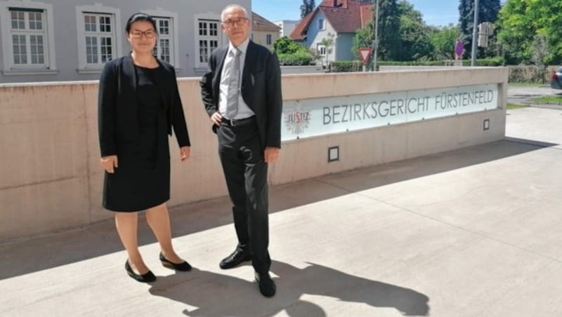 Ji-Yeom Lee und Alexander Klauser vertreten die Frau beim Spiralen-Streit am Bezirksgericht Fürstenfeld (Steiermark). (Bild: Monika Krisper)