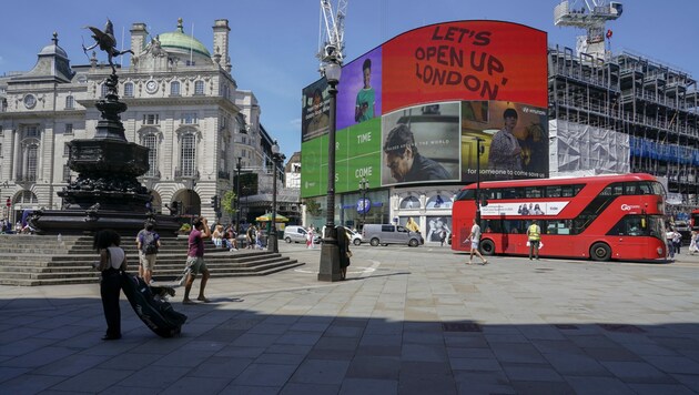 Die sich rasch ausbreitende Delta-Variante veranlasste die britische Regierung in London dazu, geplante Lockerungen um einen Monat zu verschieben. (Bild: AP)