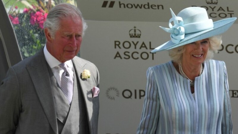 Prinz Charles und Herzogin Camilla in Ascot (Bild: AFP)