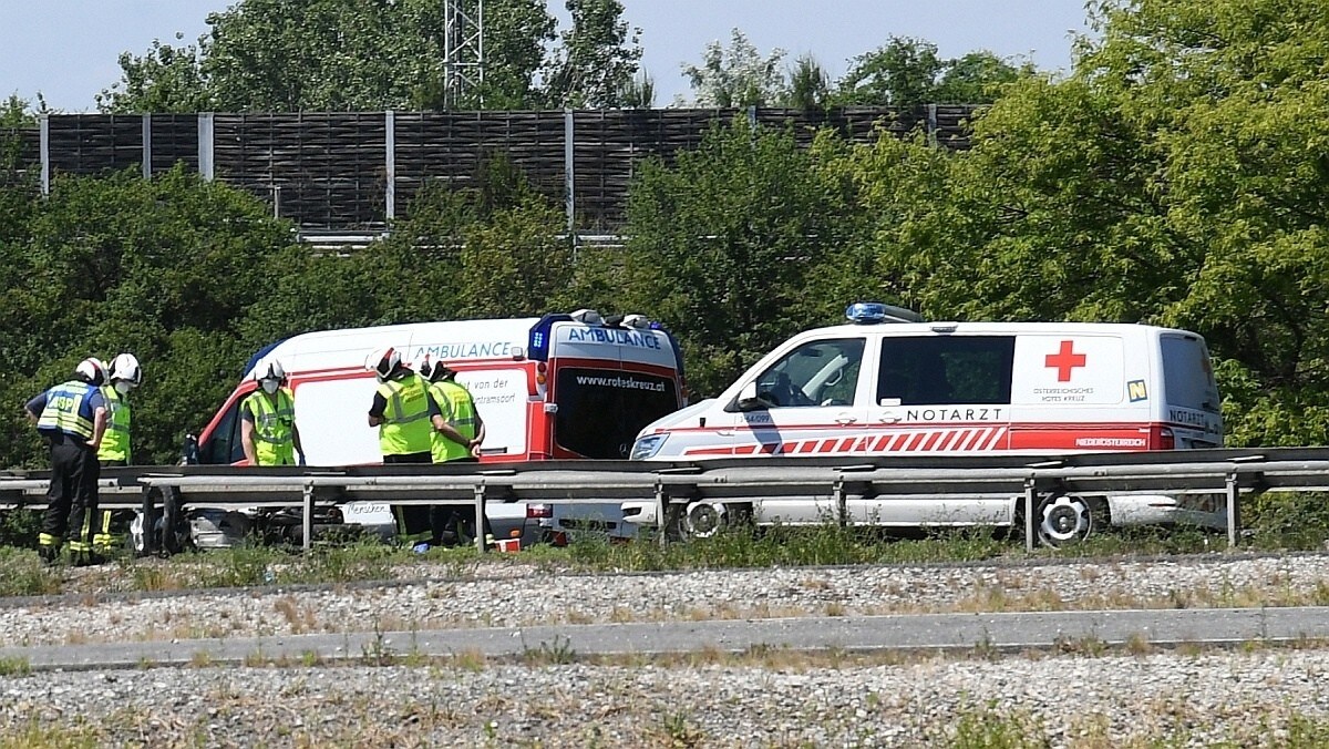 Jede Hilfe Kam Zu Spät - Motorradfahrer Unter Leitplanke Gerutscht ...