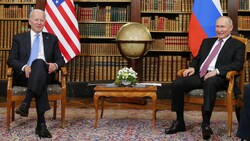 Die beiden Präsidenten beim Auftakt der Gespräche in Genf (Bild: AP)