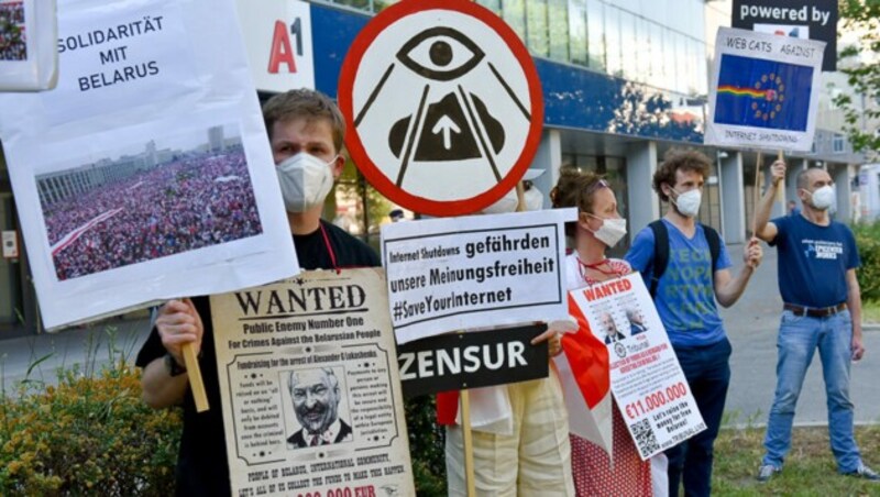 Demonstranten vor der A1-Firmenzentrale in Wien (Bild: epicenter.works/Rizar.photo)