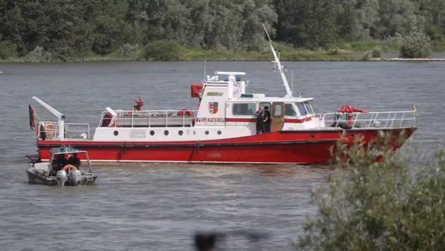 Verzweifelte Suche nach zwei im Rhein vermissten jungen Mädchen (Bild: Glomex/dpa)