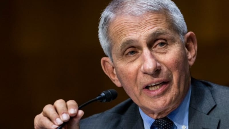 Der US-Immunologe Anthony Fauci stellte die Pläne am Donnerstag im Weißen Haus in Washington vor. (Bild: AP)