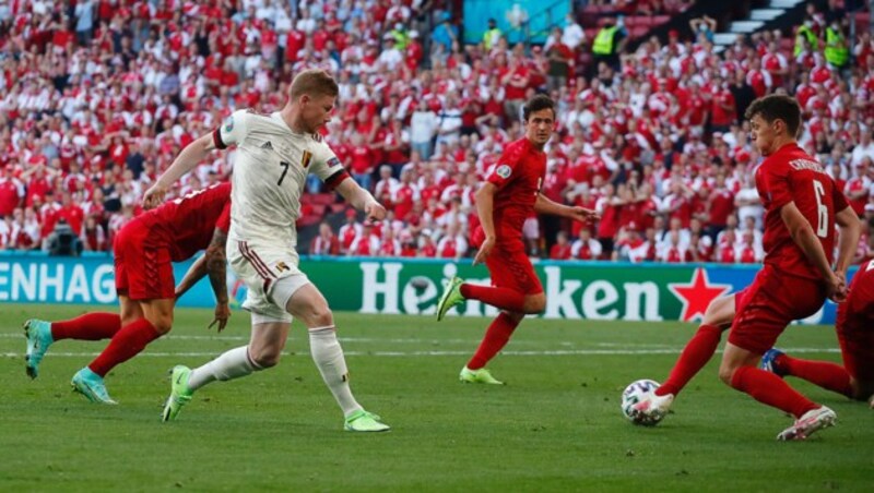 Kevin De Bruyne mit dem Pass zum 1:1 durch Thorgen Hazard (Bild: AFP)