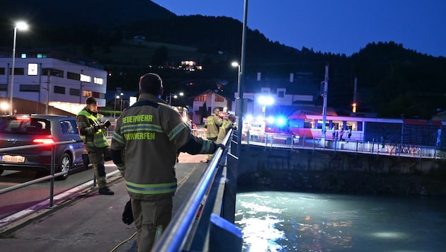 Feuerwehr, Rettung und Wasserrettung waren im Einsatz. (Bild: Feuerwehr Pongau)