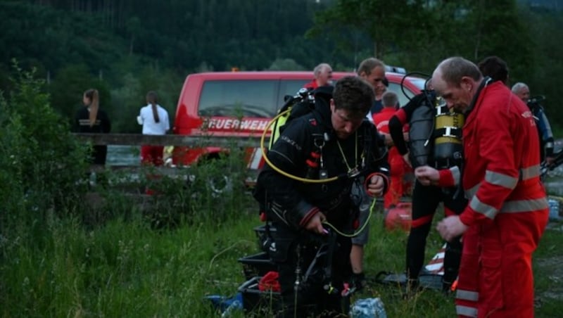 Taucher der Wasserrettung (Bild: Feuerwehr Pongau)