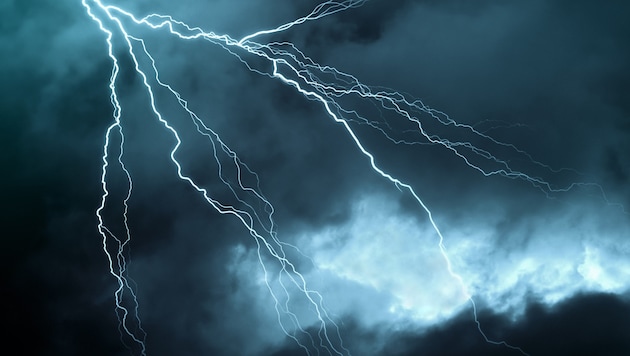 A 15-year-old boy died in a lightning strike in Germany. His friend was seriously injured. (symbolic image) (Bild: ©trendobjects - stock.adobe.com Krone/KREATIV)