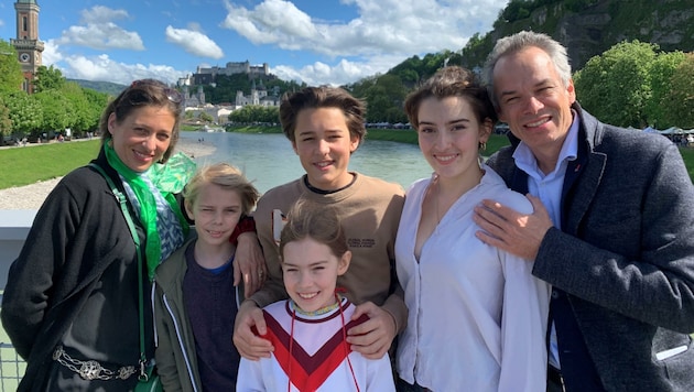 Ariane Haering und Benjamin Schmid mit den vier Kindern Cosima, Darius, Emilian und Flora (Bild: zVg)