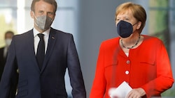 Bei dem Treffen mit Macron in Berlin sagte Merkel: „Wir können nicht so tun, als wäre Corona vorbei“. (Bild: AFP)