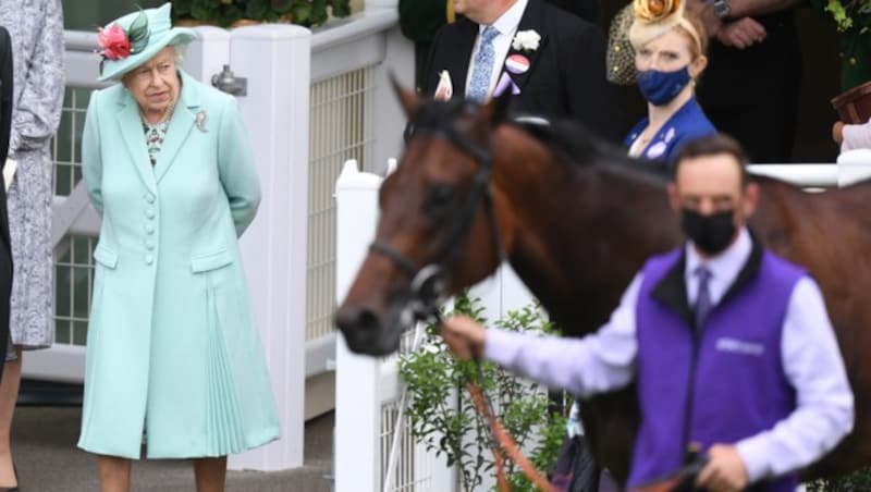 Die Queen beim Pferderennen in Ascot (Bild: APA/AFP/DANIEL LEAL-OLIVAS)