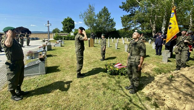 Beisetzung mit militärischen Ehren am Soldatenfriedhof für den unbekannten Gefallenen. (Bild: Militärkommando Burgenland)