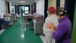 In Italien verweigern rund 45.000 Mitarbeiter im Gesundheitswesen sich gegen Covid-19 impfen zu lassen. (Bild: AFP)