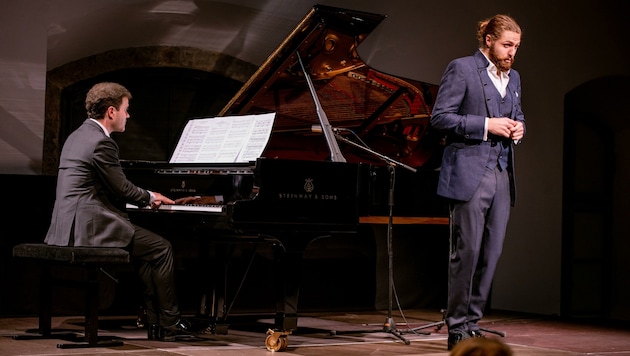 Bariton Konstantin Krimmel und Pianist Ammiel Bushakevitz führten das Osterfestival-Publikum im Salzlager Hall in wunderbaren Spannungsbögen zu dramatischen Höhepunkten. (Bild: Victor Malyshev)