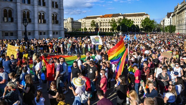 Eine Demo am 14. Juni in Ungarn gegen das neue Homosexuellen-Gesetz von Viktor Orban. (Bild: AFP)