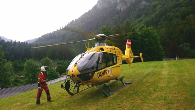 Notarzthubschrauber CH3 flog die Patientin ins Spital (Bild: ÖAMTC)