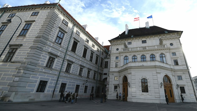 Aktuell bemühen sich etwas mehr als 20 Österreicher um das Amt des Bundespräsidenten. (Bild: APA/Helmut Fohringer)