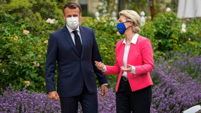 Emmanuel Macron und Ursula von der Leyen (Bild: AP)